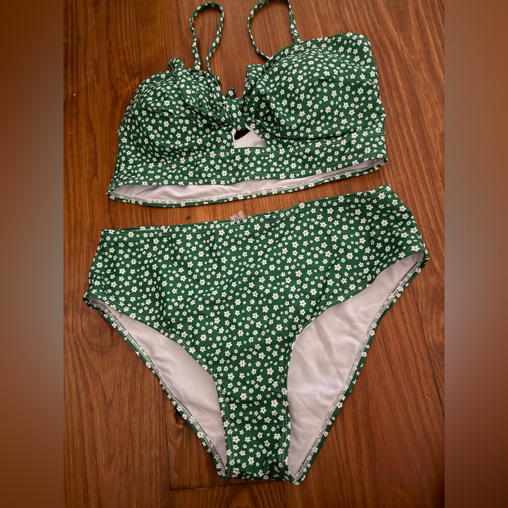 Green & White Ditsy Floral Bikini Set NWOT 2XL